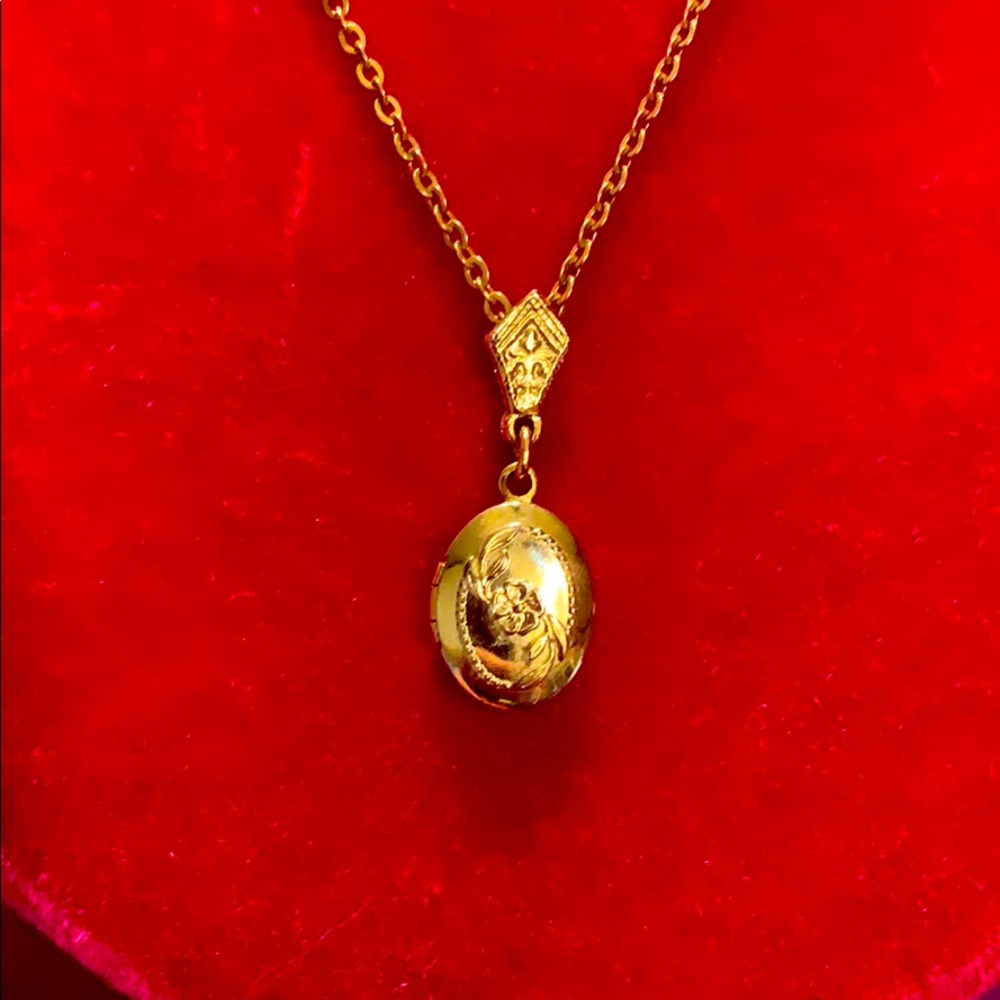 Costume locket gold tone